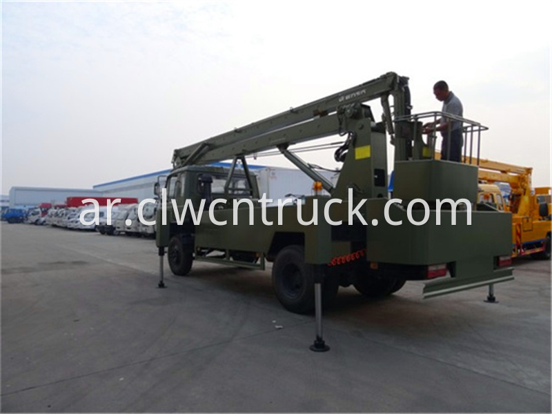 articulated boom lift truck 1